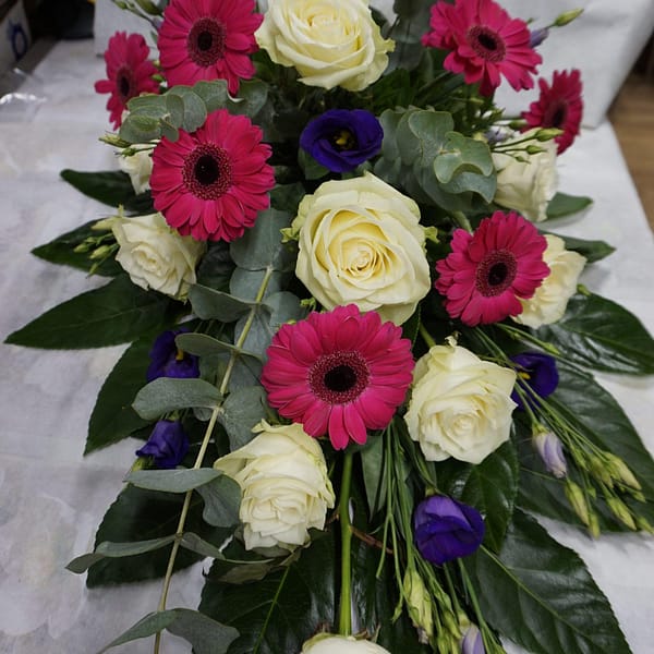 Hautavihko gerbera-ruusu-eustoma