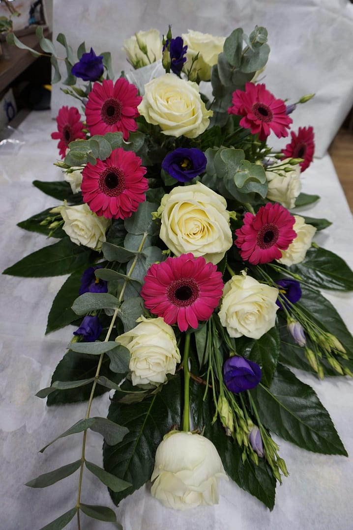 Hautavihko gerbera-ruusu-eustoma