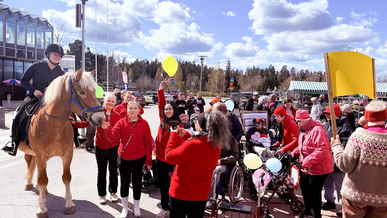 Rollaattorimarssi hyvän ja arvokkaan vanhuuden puolesta!