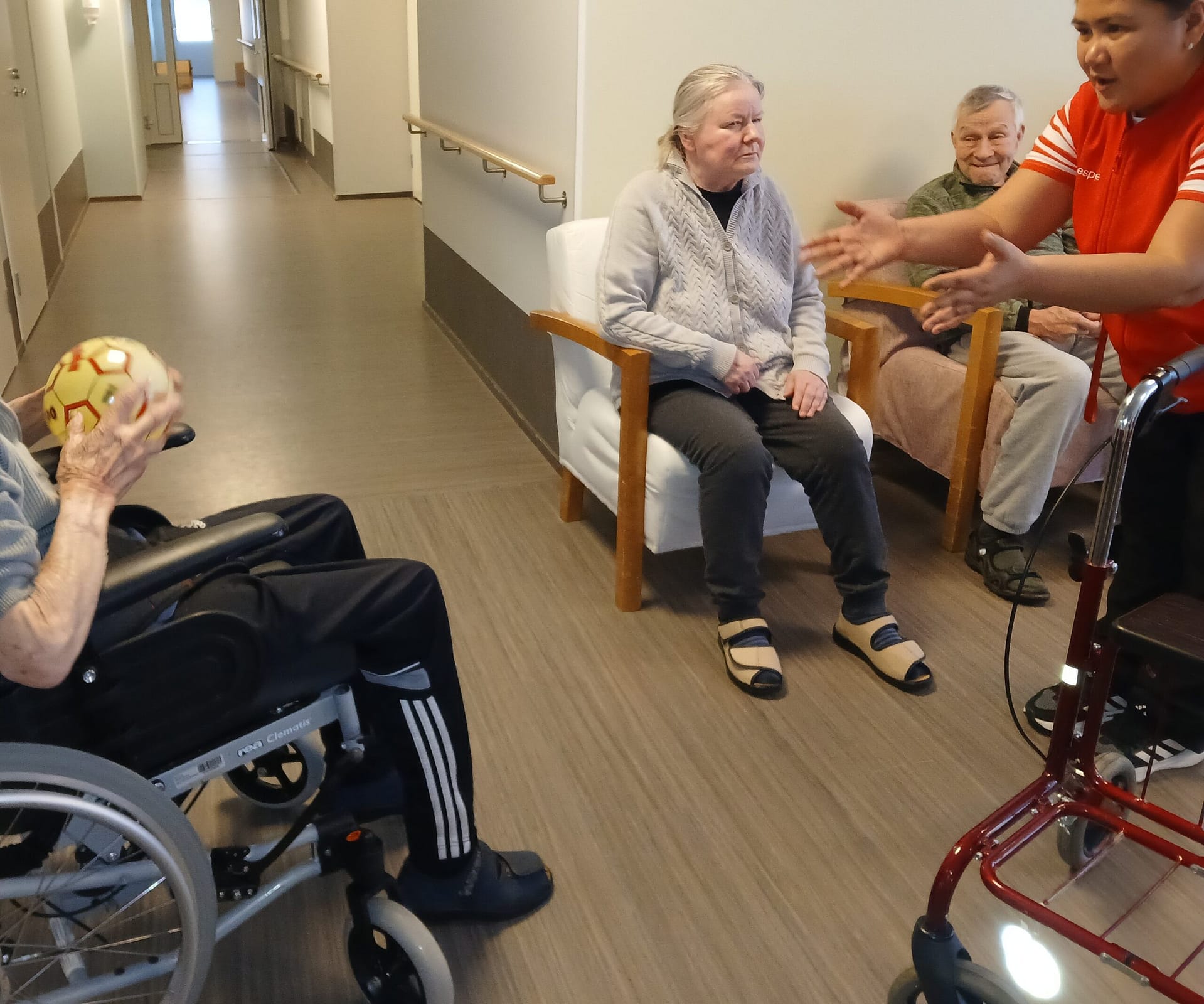 Pallojumppaa ja lihaskunnon ylläpitoa