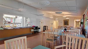 Avara ja valoisa yhteistila / ruokailutila