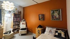 Huonekaluja huoneessa.