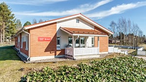 Hoivakodin kiinteistön julkisivu.