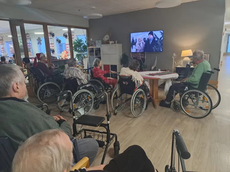 Asukkaan jouluohjelmien parissa...