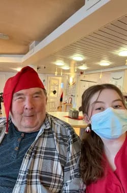 Kaksi iloista tonttua