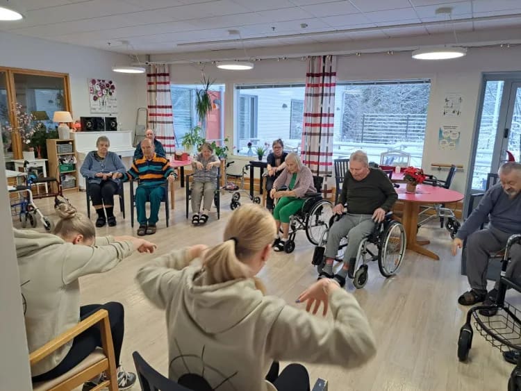 Varalan opiskelijoiden tuolijamppa...