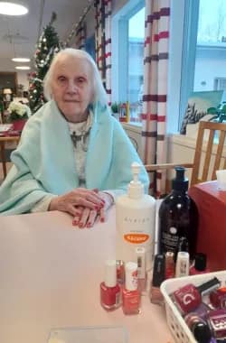 Elli käsihoidon jälkeen mairein ilmein...