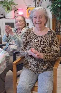 Iloiset musiikin kuuntelijat