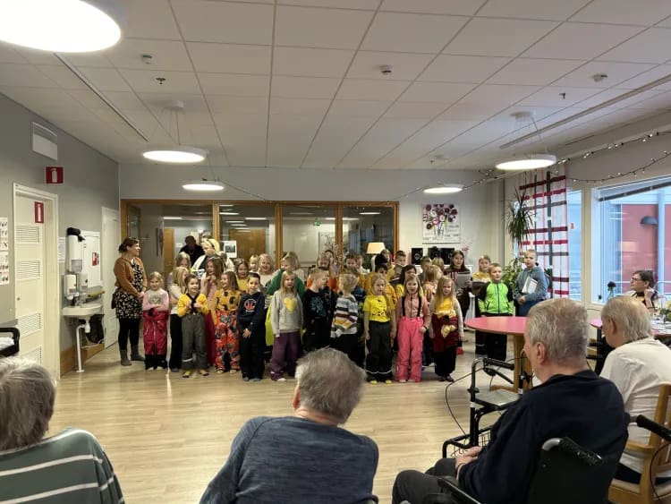 1- ja 4-luokan oppilaat