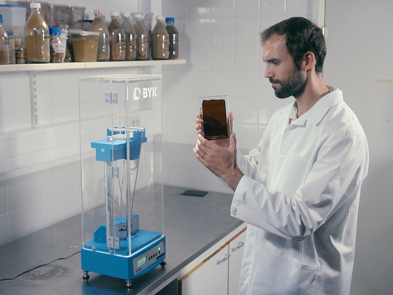 Alexander Henn, R&D Johtaja, Laboratoriossa