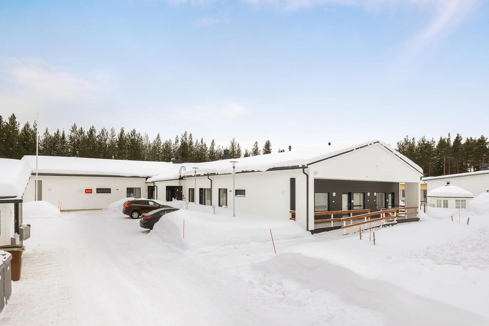 Esperi Koti Vuokatti ulkoa kuvattuna talvisessa maisemassa