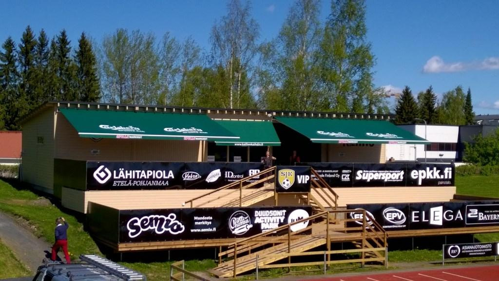 Terassimarkiisit Mainoksilla Terassin Katteeksi Apollo