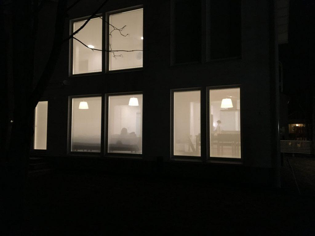 Screen Kaihtiment Pimealla