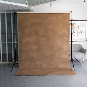 Maisun Ilmaisu x Studiovarustamo 2x3m Uniikki taustakangas 0049, ruskea II