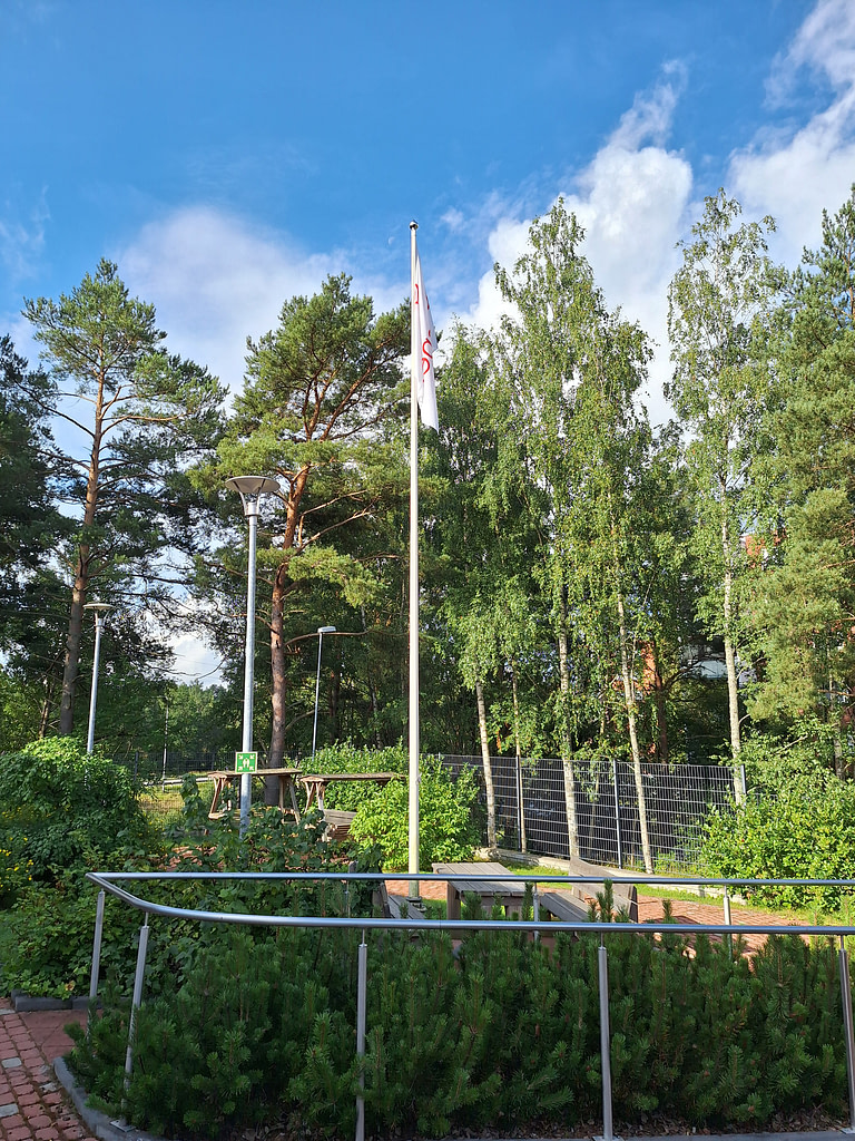 Heipä hei!
Pahoittelut että kuulumisia ei ole ollut viime aikoina. Tässä nyt teille Kesää,juhannusta,äitienpäivää ja retkipäivää.