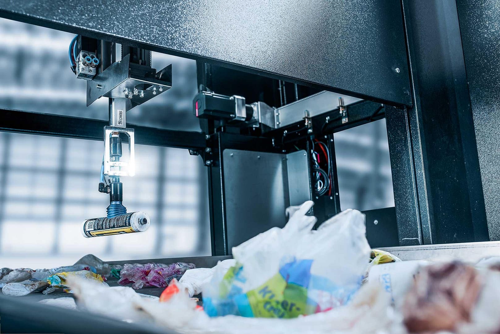 LINK on osallistunut Heavy Picker ja Fast Picker robottien visuaalisen tyylin sekä brändielementtien määrittelyyn sekä suunnittelut laitteiden hallintapaneelien fyysisiä käyttöliittymiä.