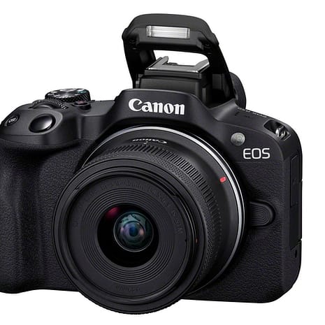 Canon EOS R50 Black FrontSlantLeft RF S18 45mm(BK) Flash