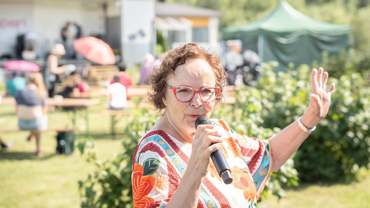 Tangokuningatar Kaija Pohjola Pisara Festareilla Esperi Koti Kastanjassa