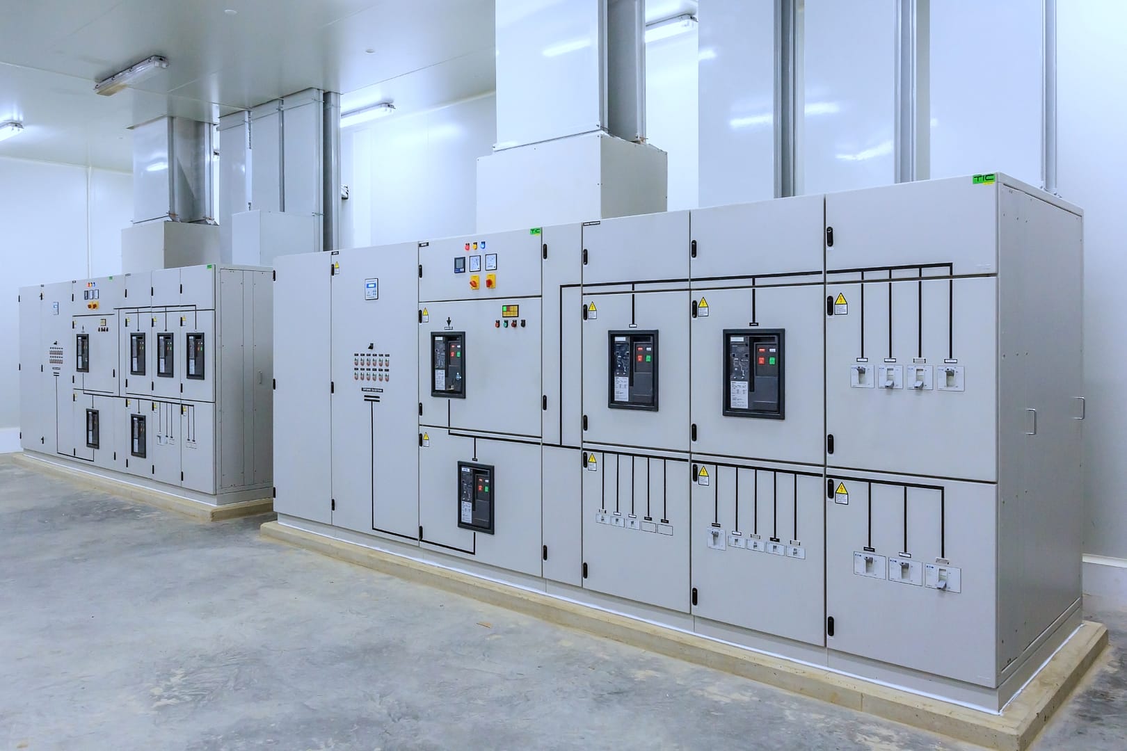 Electric,Control,Cabinet,Substation,In,A,New,Factory,Plant. Electric,Control,Cabinet,Substation,In,A,New,Factory,Plant.