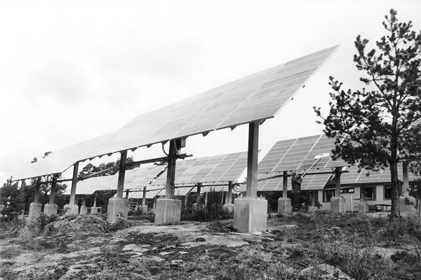 Inkoon Kopparnäsin aurinkopaneeleita 1980-luvulla.