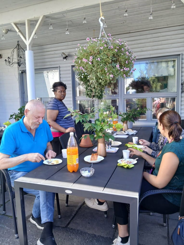 Purren perinteinen kesäjuhla järjestettiin kahdeksannen kerran.  Sää oli suotuisa ja saimme nauttia hyvästä musiikista, herkuista ja yhdessäolosta ulkosalla.