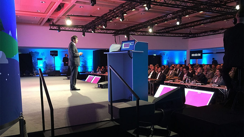 M101-konferenssin lava, Mahindra Group