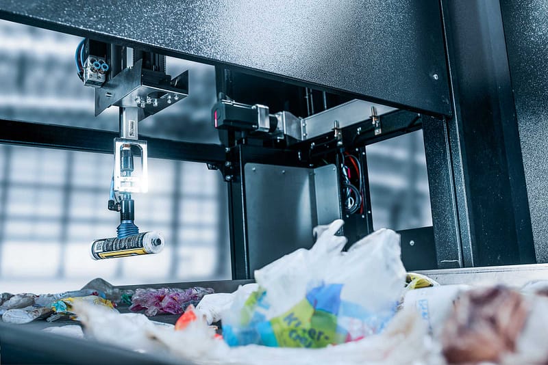 LINK on osallistunut Heavy Picker ja Fast Picker robottien visuaalisen tyylin sekä brändielementtien määrittelyyn sekä suunnittelut laitteiden hallintapaneelien fyysisiä käyttöliittymiä.