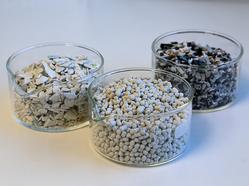 Plastic granulates and flakes