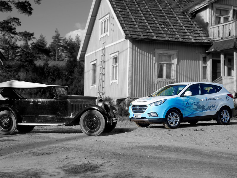 Woikosken Packard-vetyauto ja vuosimallin 2014 Huynday.
