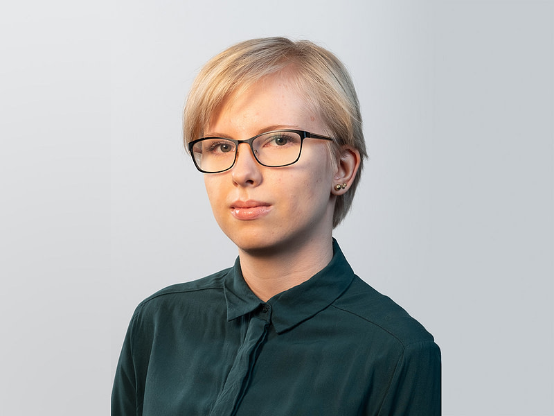 Jenna Ruokonen mustassa paidassa