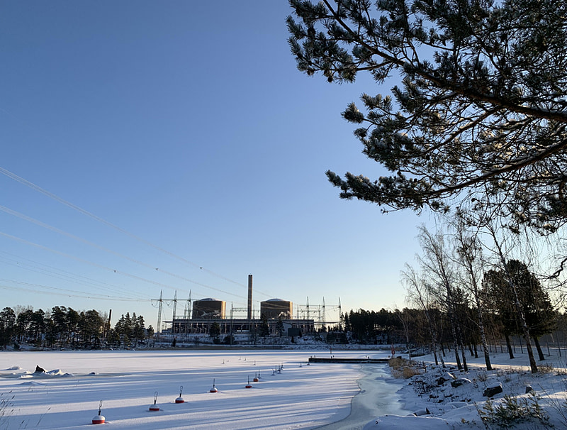 Fortumin Loviisan ydinvoimalaitos talvella.