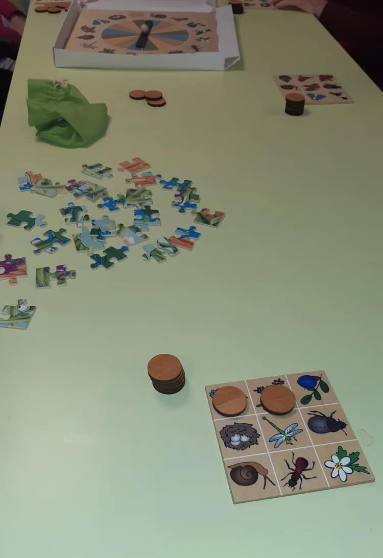 To 5.10. Ulkoilua ja pöytäpelejä.