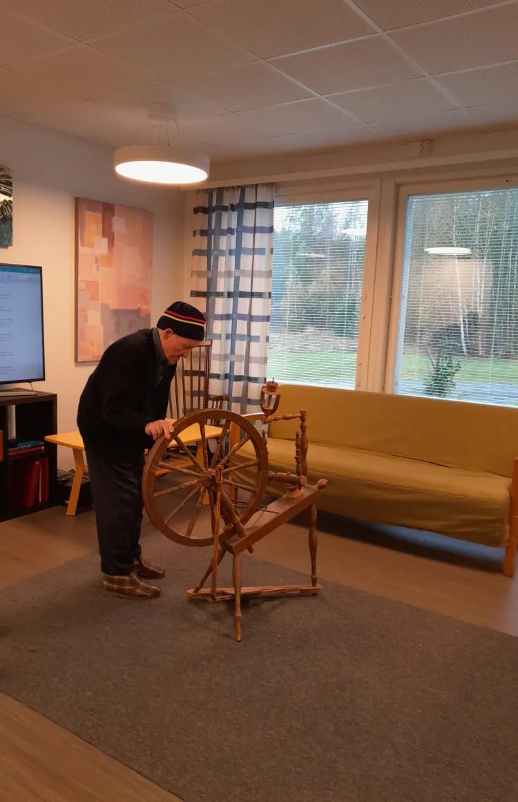 LA 7 .10. Vanhojen esineiden muistelua. 