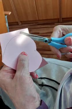 Hienosti onnistui saksien käyttö pitkän tauon jälkeen.