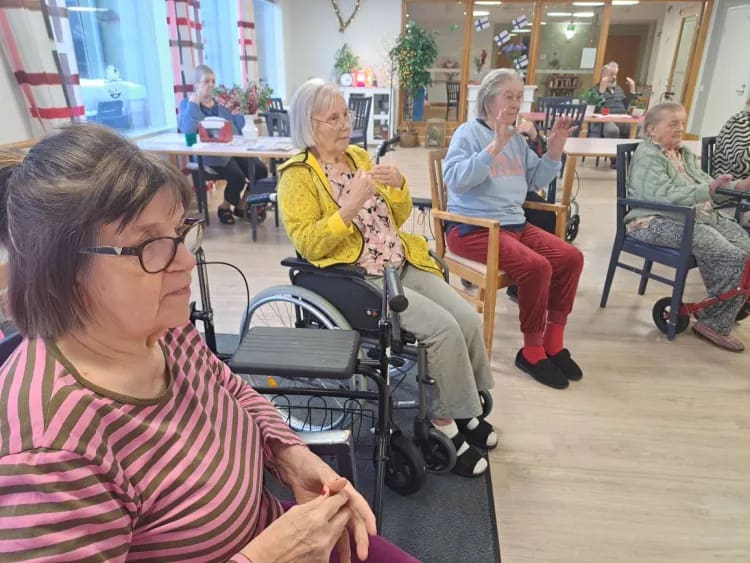 Maanantain tuolijumppaa