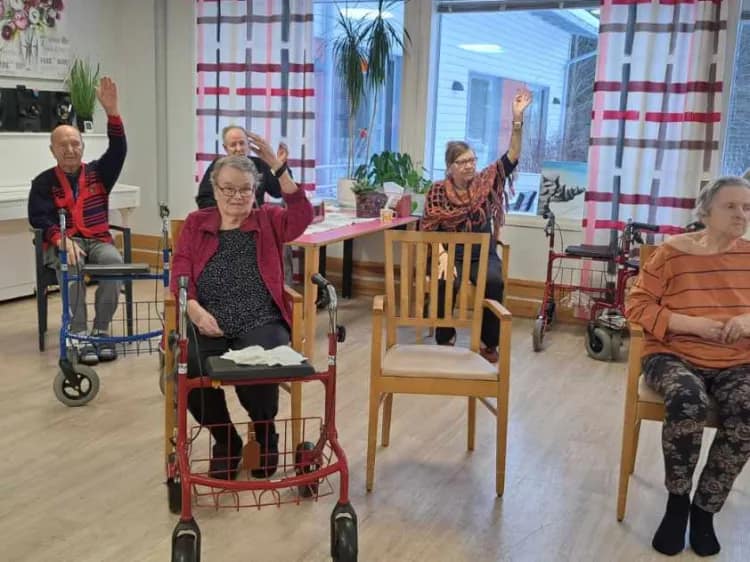 Maanantain tuolijumppaa