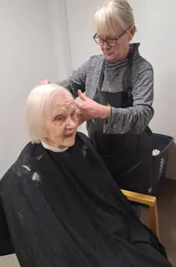 Ellin kampaaja reissu